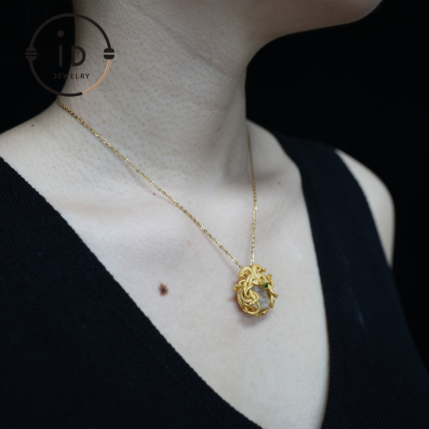 Medusa’s Sleeping Eye, Spiritual Pendant of the Resting Goddess, Third Eye as a Symbol of Insight and Inner Guidance