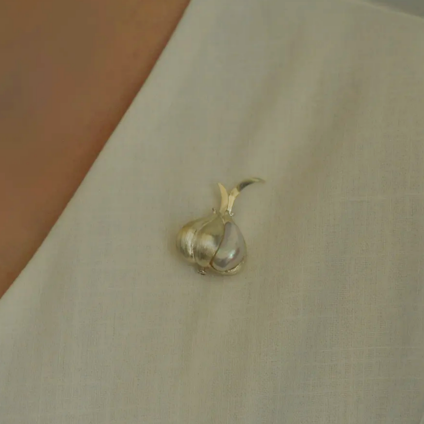 925 Silver Garlic Brooch Pendant | Freshwater Pearl Amulet | Handmade Protection Jewelry | Funny Gift for Friends & Collectors