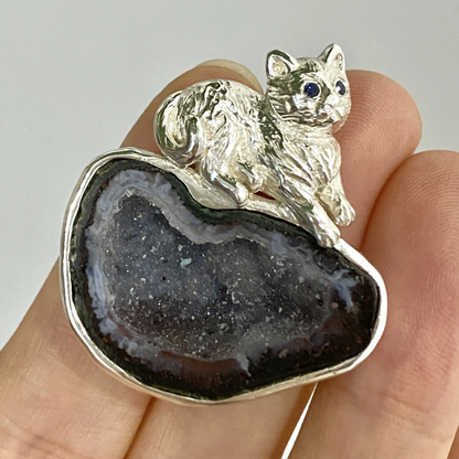 Cat Brooch Pendant in 925 Silver & Druzy Crystal | Handmade Jewelry with Sapphire Eyes | Gift for Cat Lovers