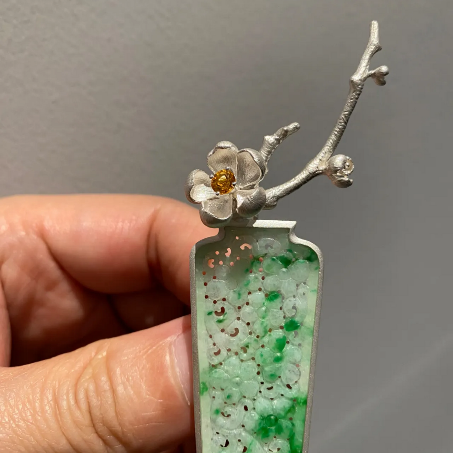 925 Silver Jade Vase Brooch｜Natural Jade Inlay｜Floral Silver Design with Yellow Gem｜Elegant Oriental Jewelry Gift