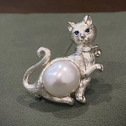 925 Silver Cat Pearl Brooch Pendant | Handmade Animal Jewelry | Sapphire Eyes Kitty Pin | Gift for Cat Lovers or Her