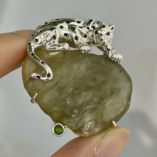 Leopard Brooch Pendant in 925 Silver & Natural Glass | Handmade Totem Jewelry | Strength Symbol Gift for Nature Lovers