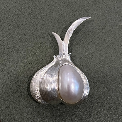 925 Silver Garlic Brooch Pendant | Freshwater Pearl Amulet | Handmade Protection Jewelry | Funny Gift for Friends & Collectors