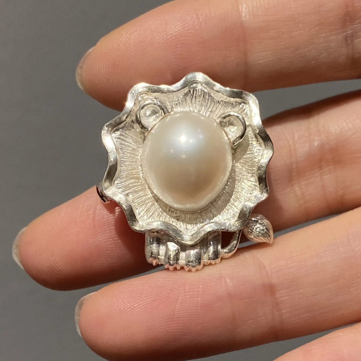 Leo Zodiac Brooch Pendant 2-in-1 | 925 Silver & Pearl | Handmade Astrology Gift for Her