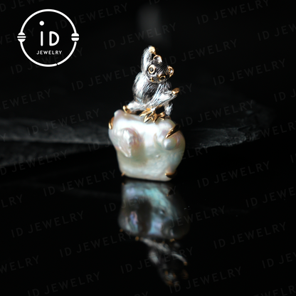 Animal Pendant with Baroque Pearl | Handmade Jewelry | Cute Design | Gold-Plated Detail | Perfect Gift Idea