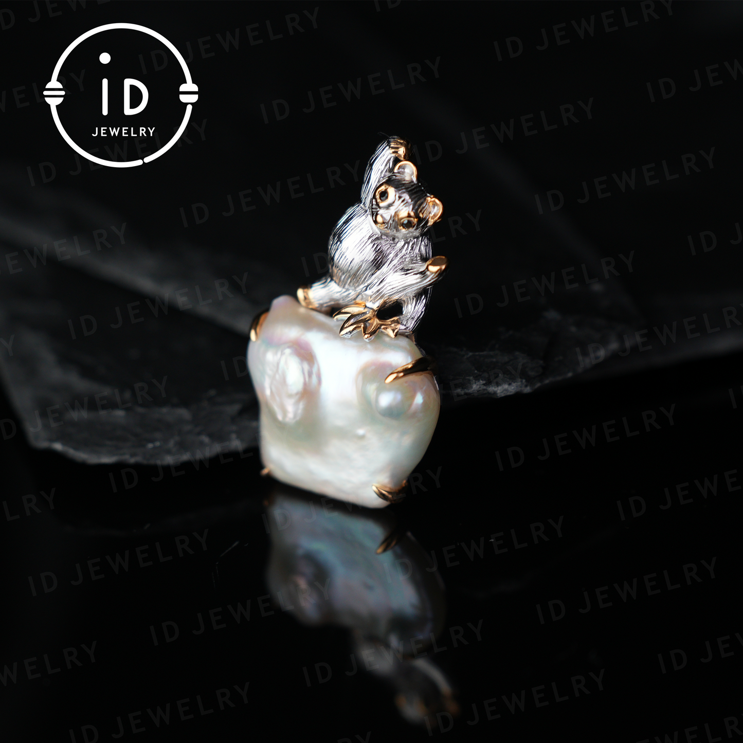 Animal Pendant with Baroque Pearl | Handmade Jewelry | Cute Design | Gold-Plated Detail | Perfect Gift Idea