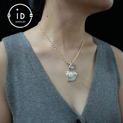 Animal Pendant with Baroque Pearl | Handmade Jewelry | Cute Design | Gold-Plated Detail | Perfect Gift Idea