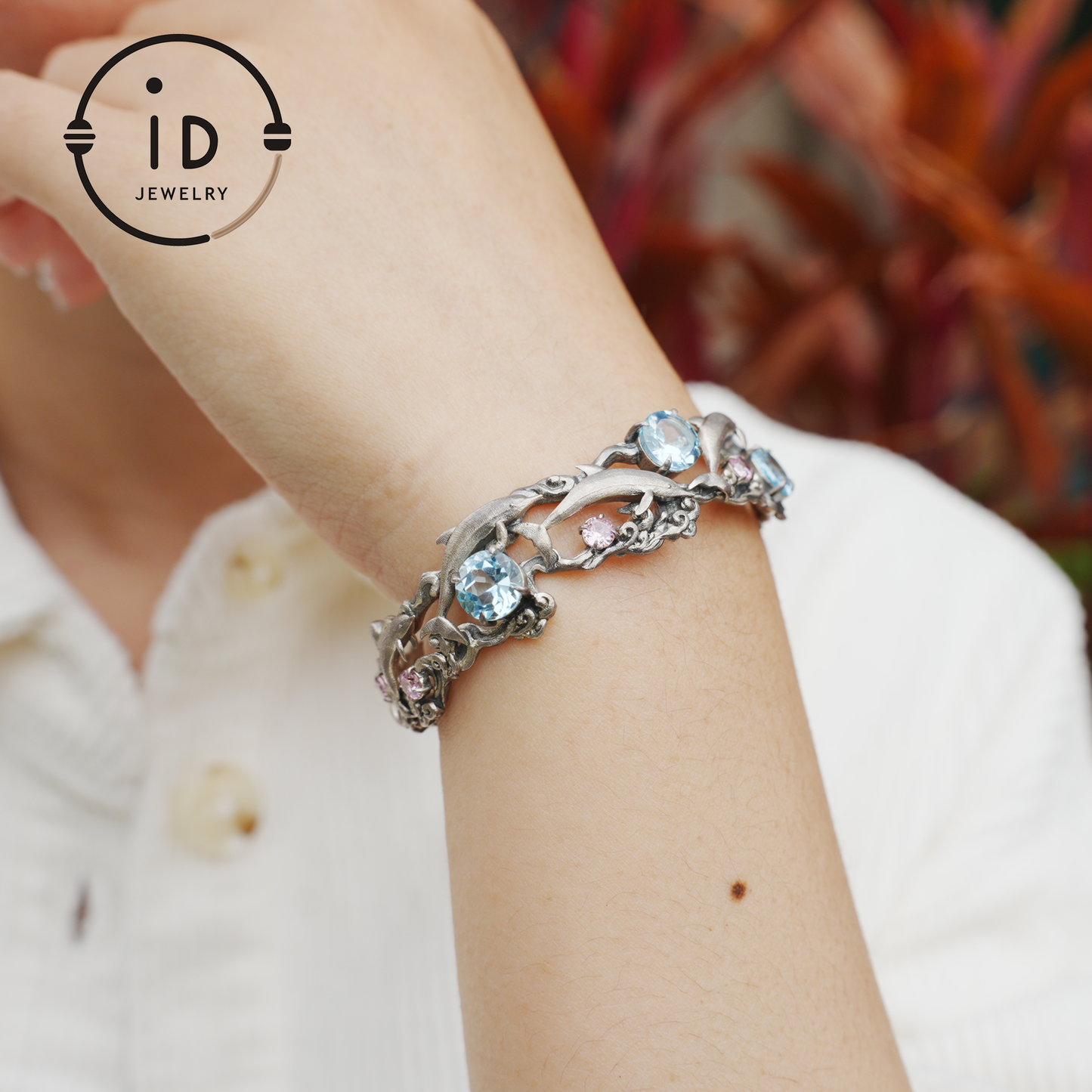 Blue Topaz Dolphin Cuff Bracelet in 925 Sterling Silver, Vintage Totem Style Nature Jewelry Gift for Her, Birthday or Ocean Inspired Look