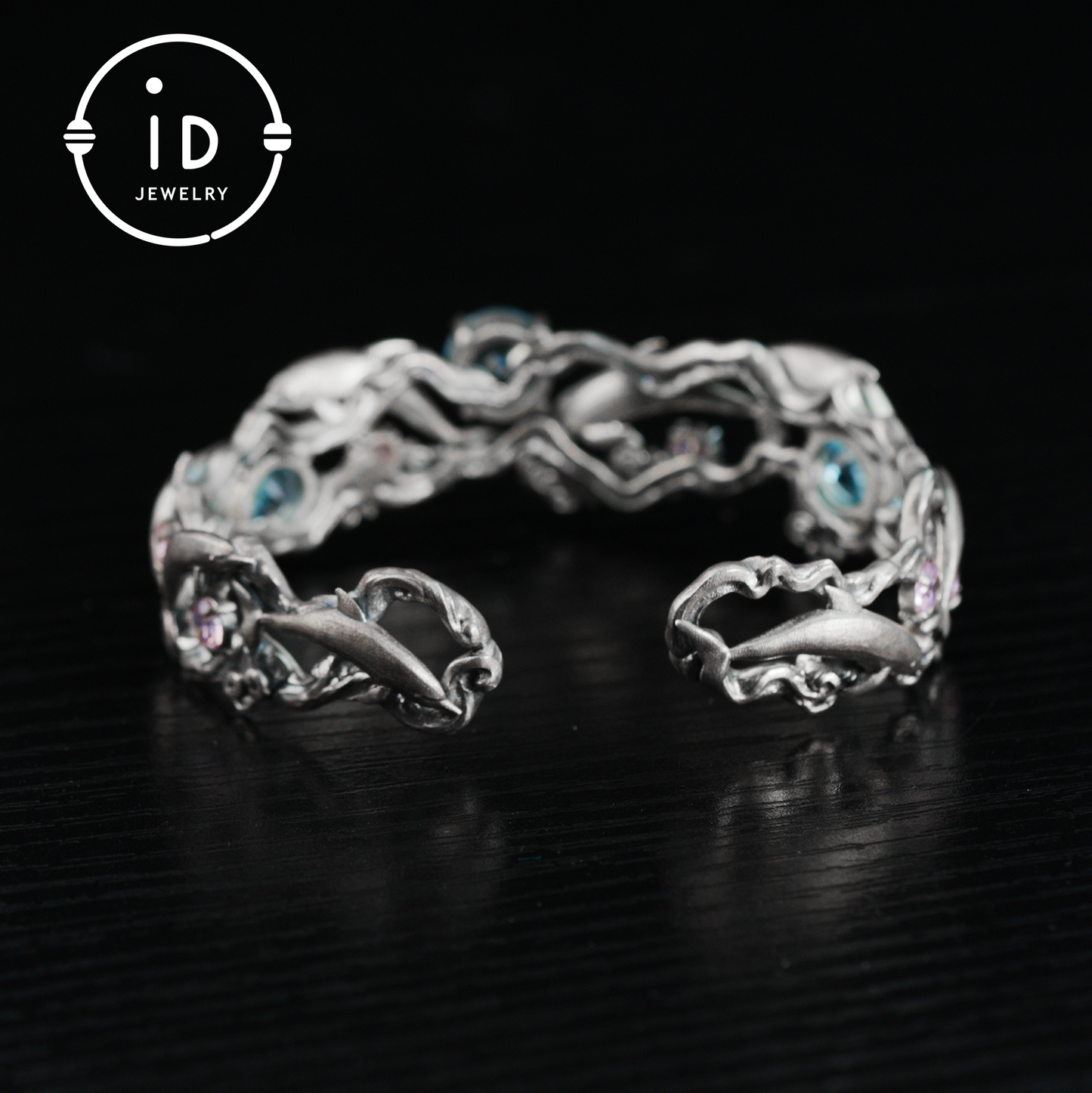 Blue Topaz Dolphin Cuff Bracelet in 925 Sterling Silver, Vintage Totem Style Nature Jewelry Gift for Her, Birthday or Ocean Inspired Look