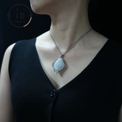 Openable Crystal Peach Pendant | Monkey Spirit Amulet | 925 Silver Jewelry | Handmade Fantasy Talisman | Spiritual Gift for Her