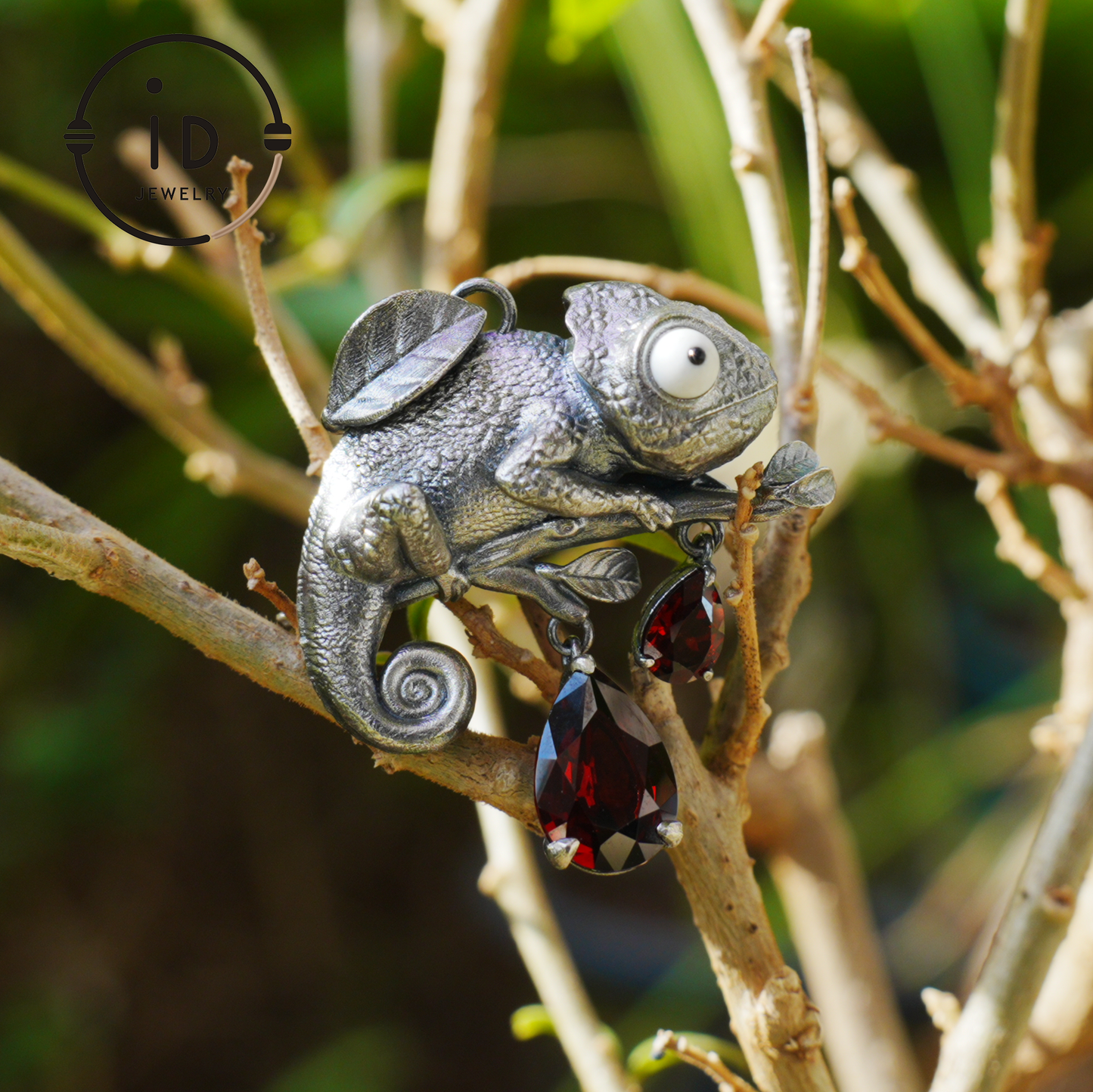 Chameleon Pendant in 925 Silver with Garnet and Howlite · Animal Gothic Necklace in Fairytale Style · Gift for Nature Lovers or Artists