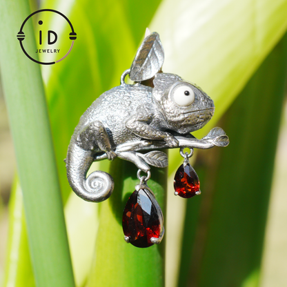 Chameleon Pendant in 925 Silver with Garnet and Howlite · Animal Gothic Necklace in Fairytale Style · Gift for Nature Lovers or Artists