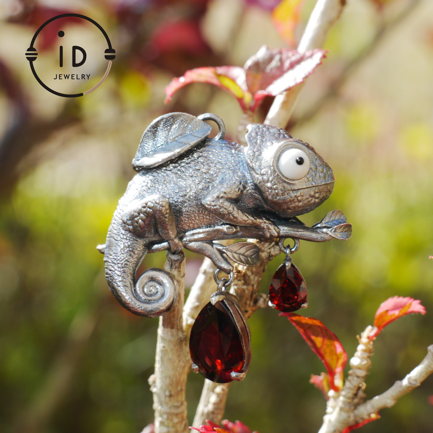 Chameleon Pendant in 925 Silver with Garnet and Howlite · Animal Gothic Necklace in Fairytale Style · Gift for Nature Lovers or Artists
