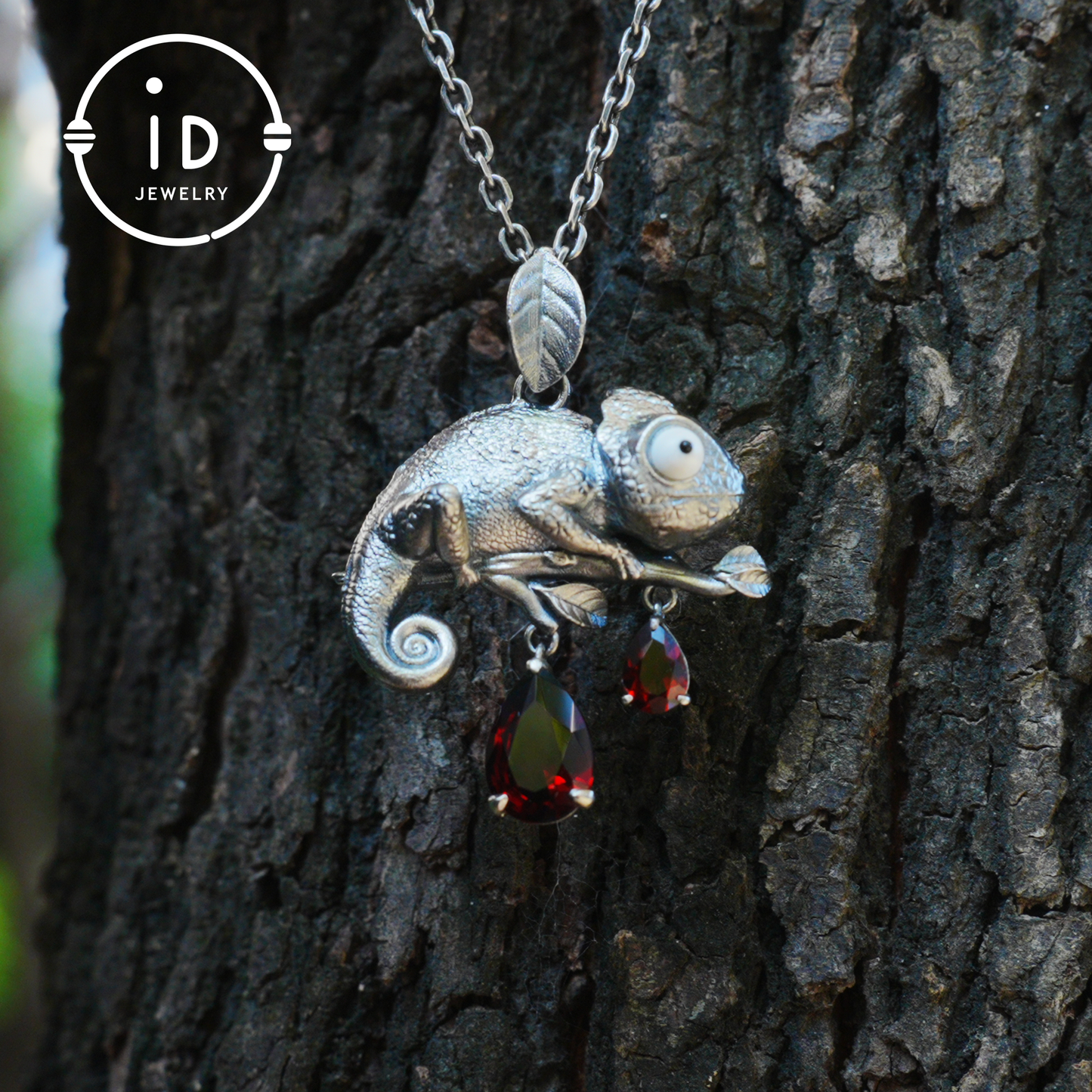 Chameleon Pendant in 925 Silver with Garnet and Howlite · Animal Gothic Necklace in Fairytale Style · Gift for Nature Lovers or Artists