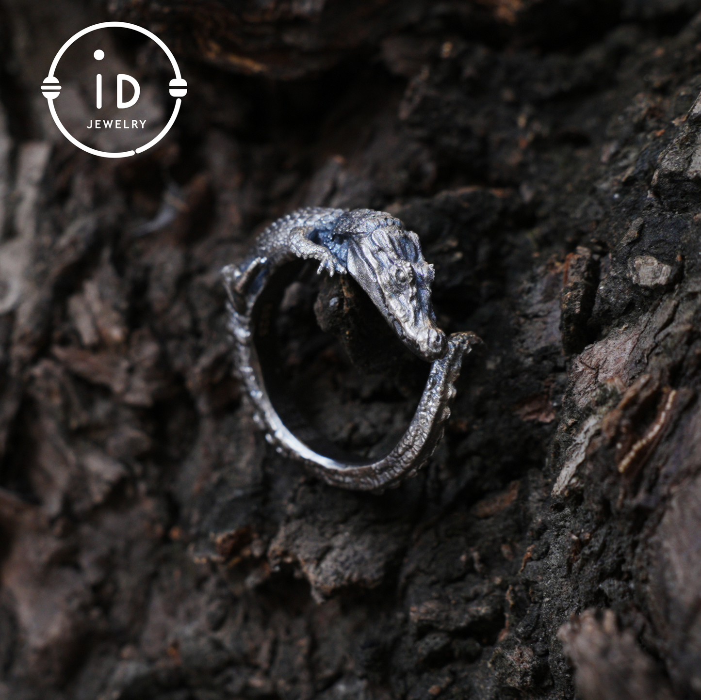 Handmade crocodile totem ring in oxidized 925 sterling silver, gothic style with animal design, gift for friends, partner or yourself