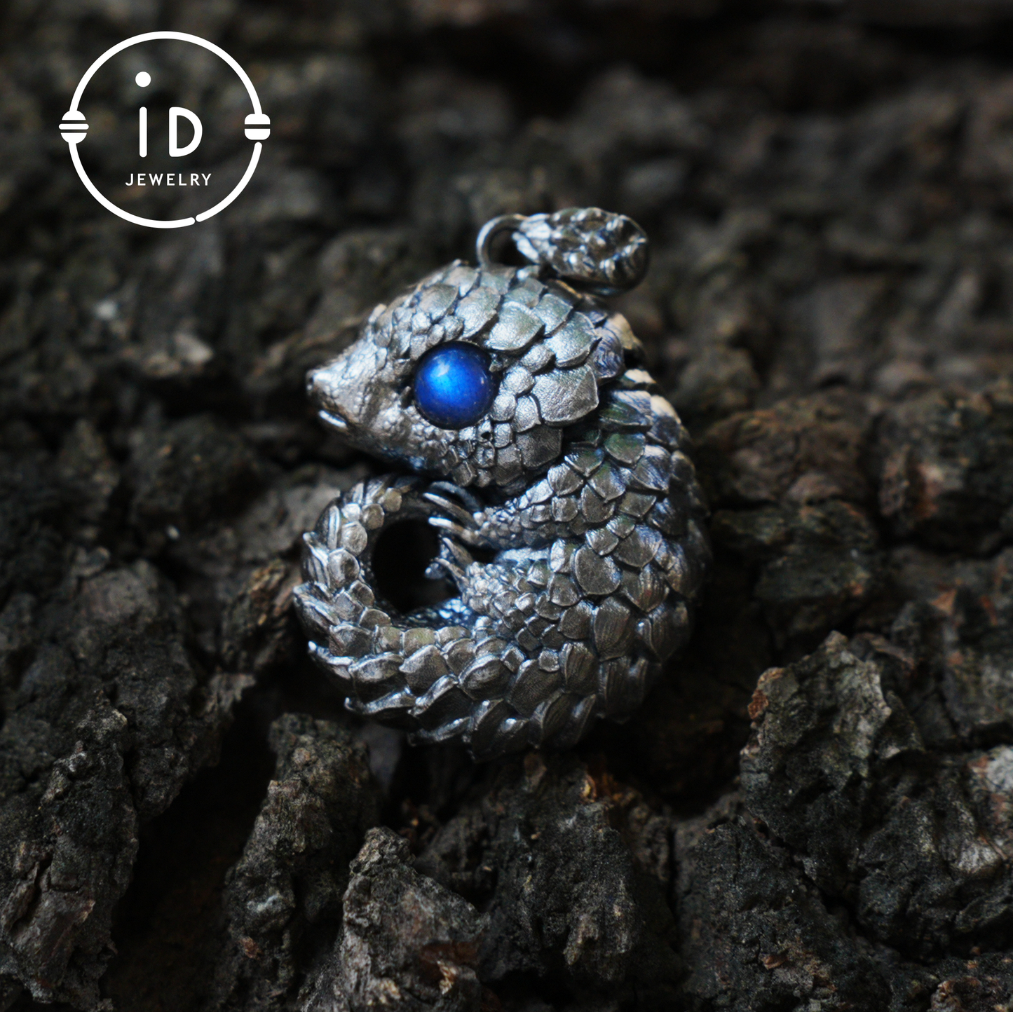 Labradorite Animal Totem Pendant in 925 Sterling Silver in Mystical Fantasy Style as Necklace Charm, Gift for Her Christmas Holidays