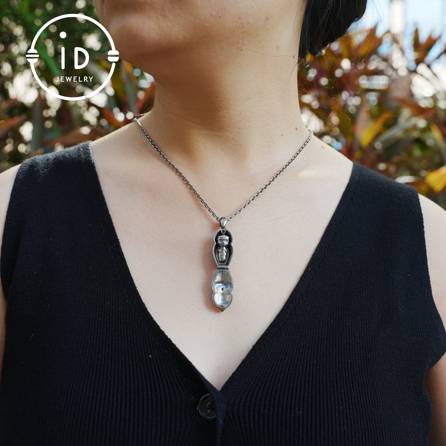 Gothic pendant in oxidized 925 silver with symbolic design, talisman for intuition and transformation, gift idea for her
