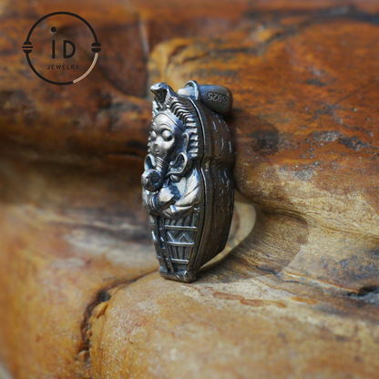 Gothic pendant in oxidized 925 silver with symbolic design, talisman for intuition and transformation, gift idea for her