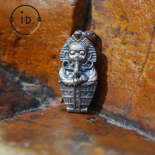 Gothic pendant in oxidized 925 silver with symbolic design, talisman for intuition and transformation, gift idea for her