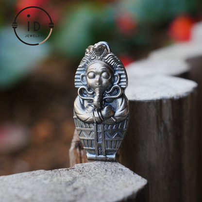 Gothic pendant in oxidized 925 silver with symbolic design, talisman for intuition and transformation, gift idea for her