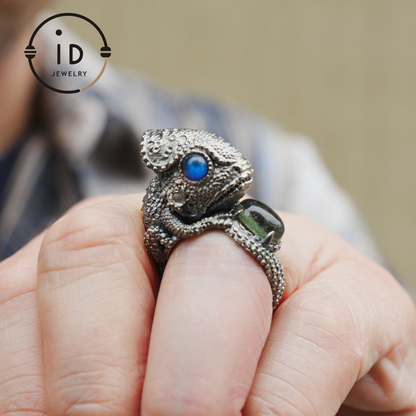 Silver Lizard Ring in 925 Silver with Labradorite, Solid Statement Ring in Totem and Naturecore Style, Handmade Gift for Her