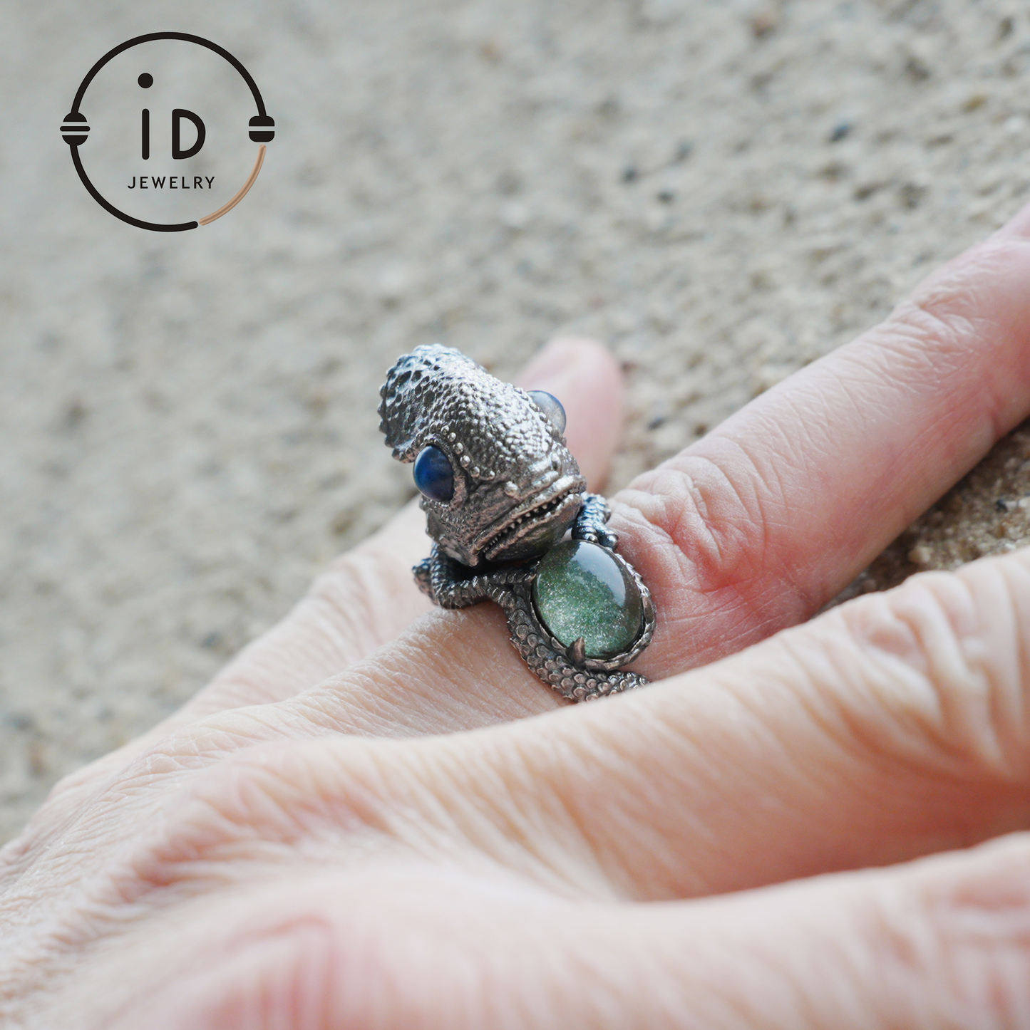 Silver Lizard Ring in 925 Silver with Labradorite, Solid Statement Ring in Totem and Naturecore Style, Handmade Gift for Her
