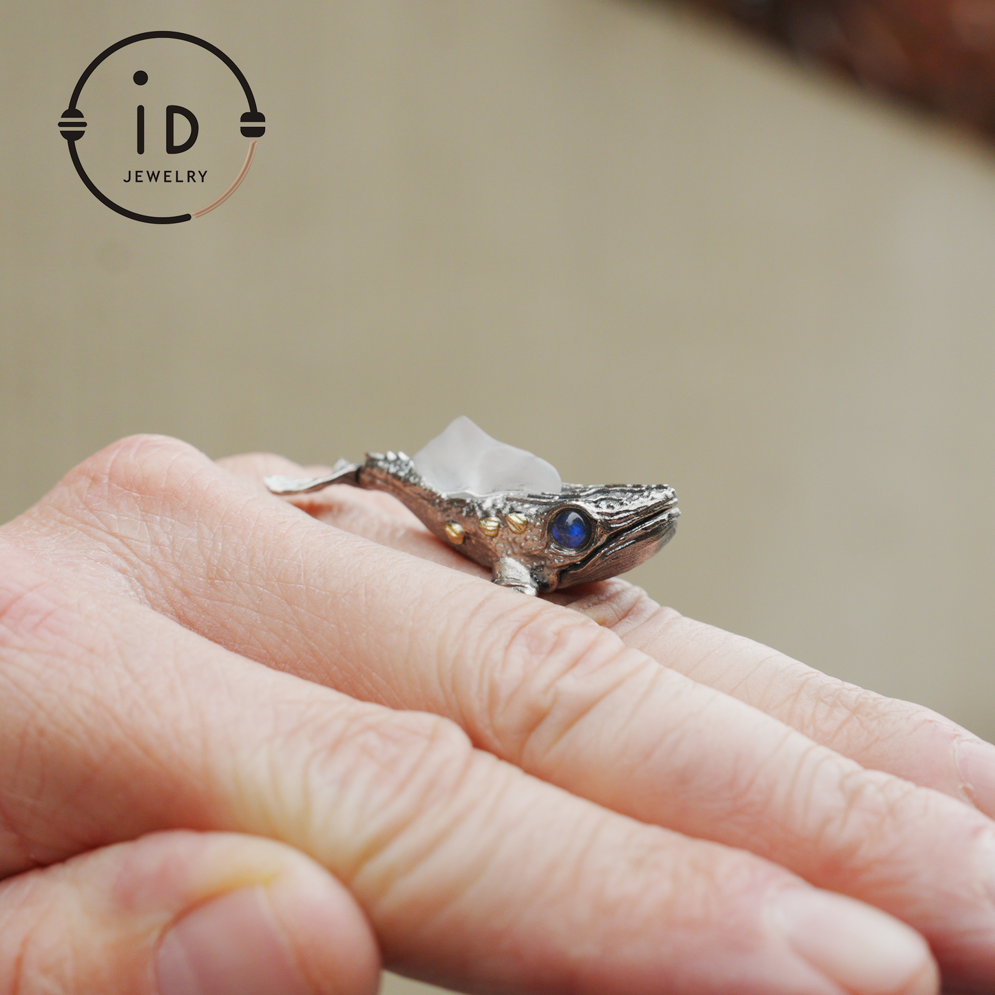 Silver Fish Ring in 925 Silver with White Quartz and Labradorite, Adjustable Statement Ring in Naturecore Style, Handmade Gift for Her