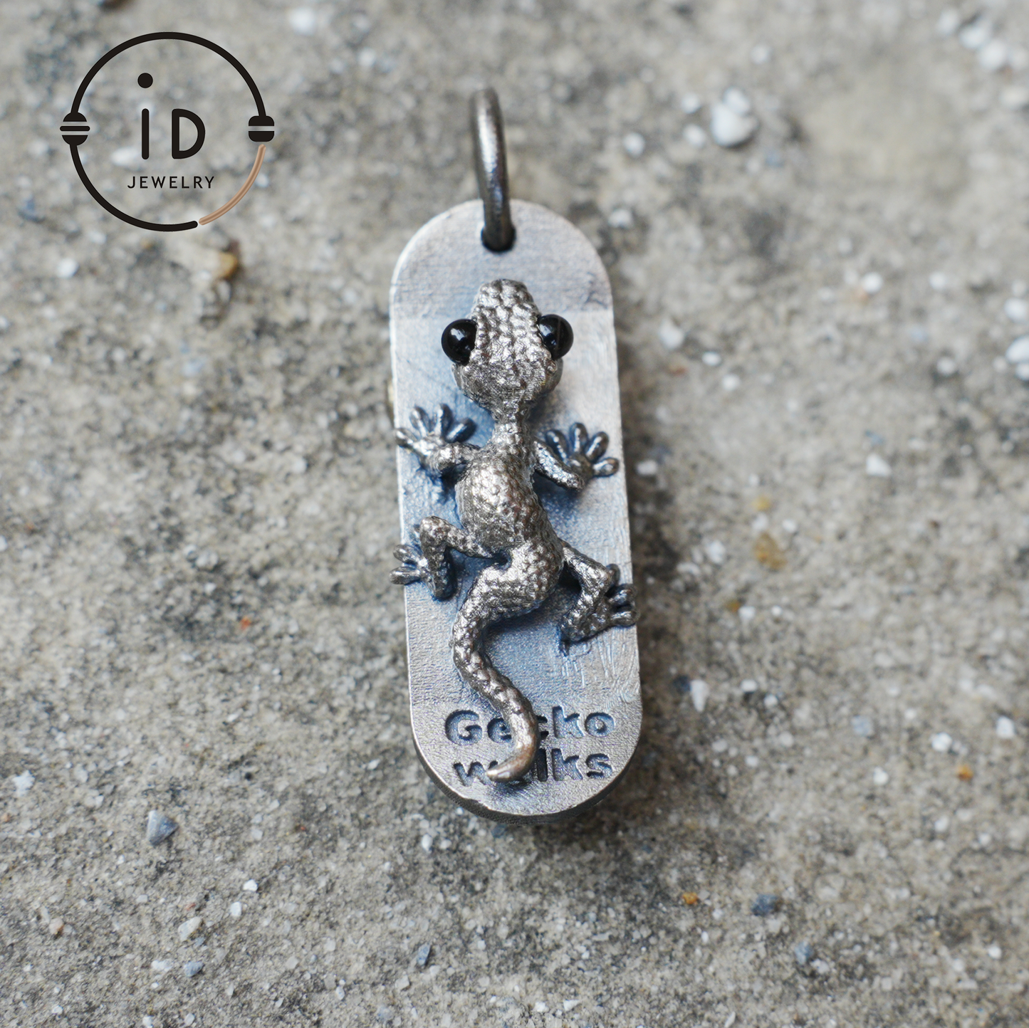925 Silver Gecko Pendant with Black Onyx Eyes, Movable Wheels, Gothic Vintage Animal Necklace, Gift for Skater or Reptile Lover
