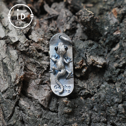925 Silver Gecko Pendant with Black Onyx Eyes, Movable Wheels, Gothic Vintage Animal Necklace, Gift for Skater or Reptile Lover