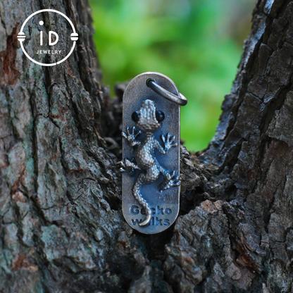 925 Silver Gecko Pendant with Black Onyx Eyes, Movable Wheels, Gothic Vintage Animal Necklace, Gift for Skater or Reptile Lover