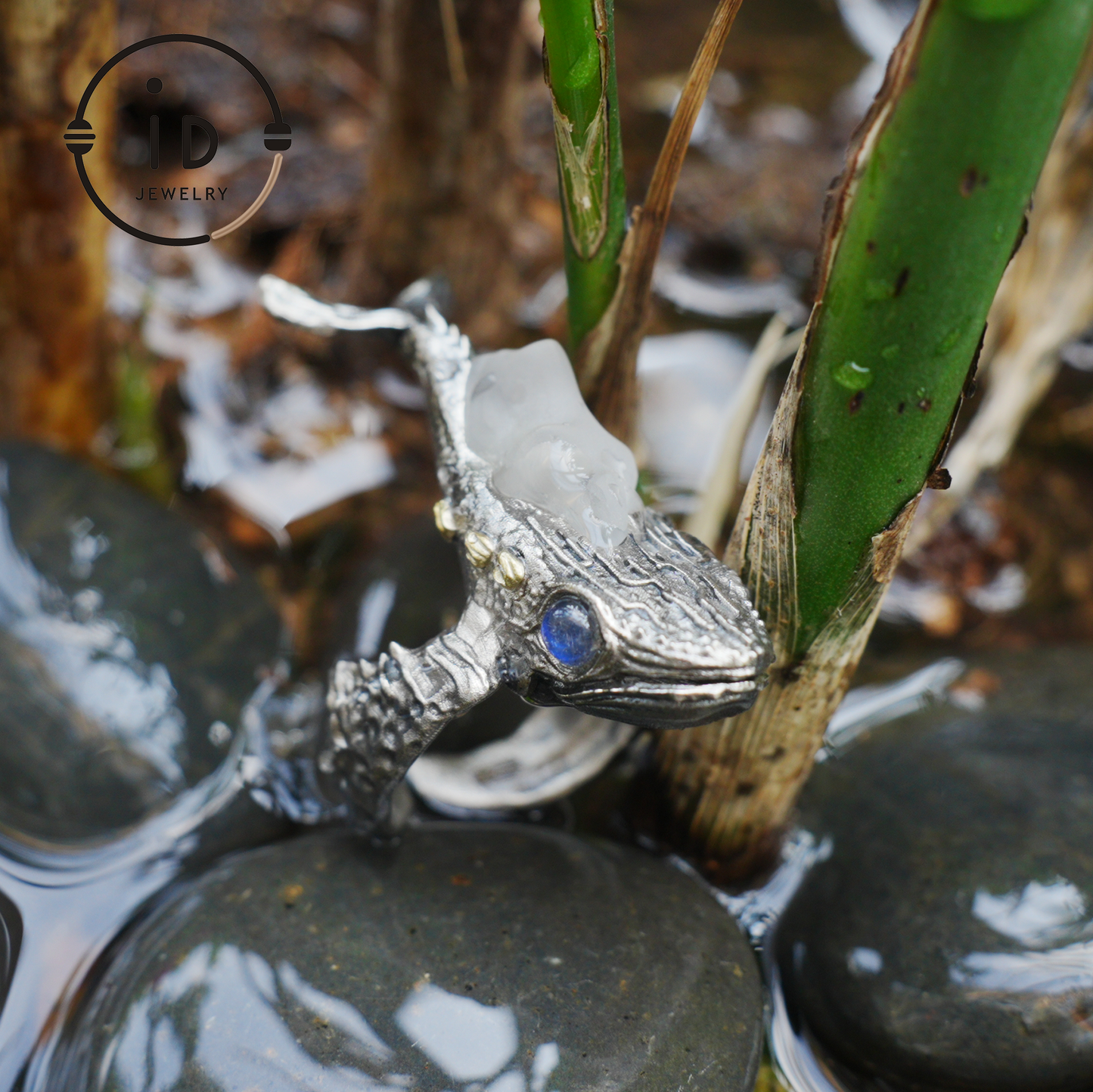 Silver Fish Ring in 925 Silver with White Quartz and Labradorite, Adjustable Statement Ring in Naturecore Style, Handmade Gift for Her