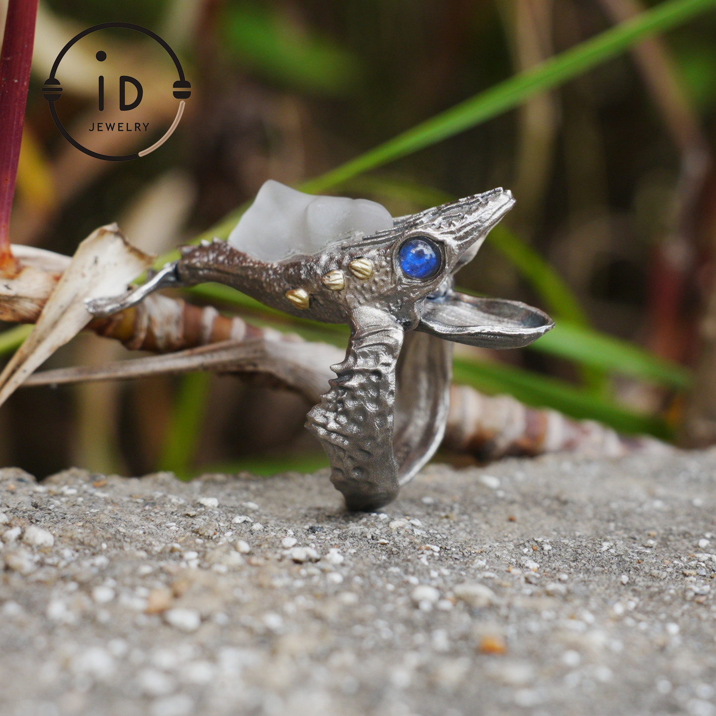 Silver Fish Ring in 925 Silver with White Quartz and Labradorite, Adjustable Statement Ring in Naturecore Style, Handmade Gift for Her