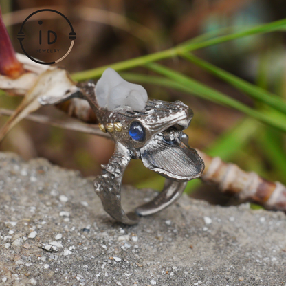 Silver Fish Ring in 925 Silver with White Quartz and Labradorite, Adjustable Statement Ring in Naturecore Style, Handmade Gift for Her