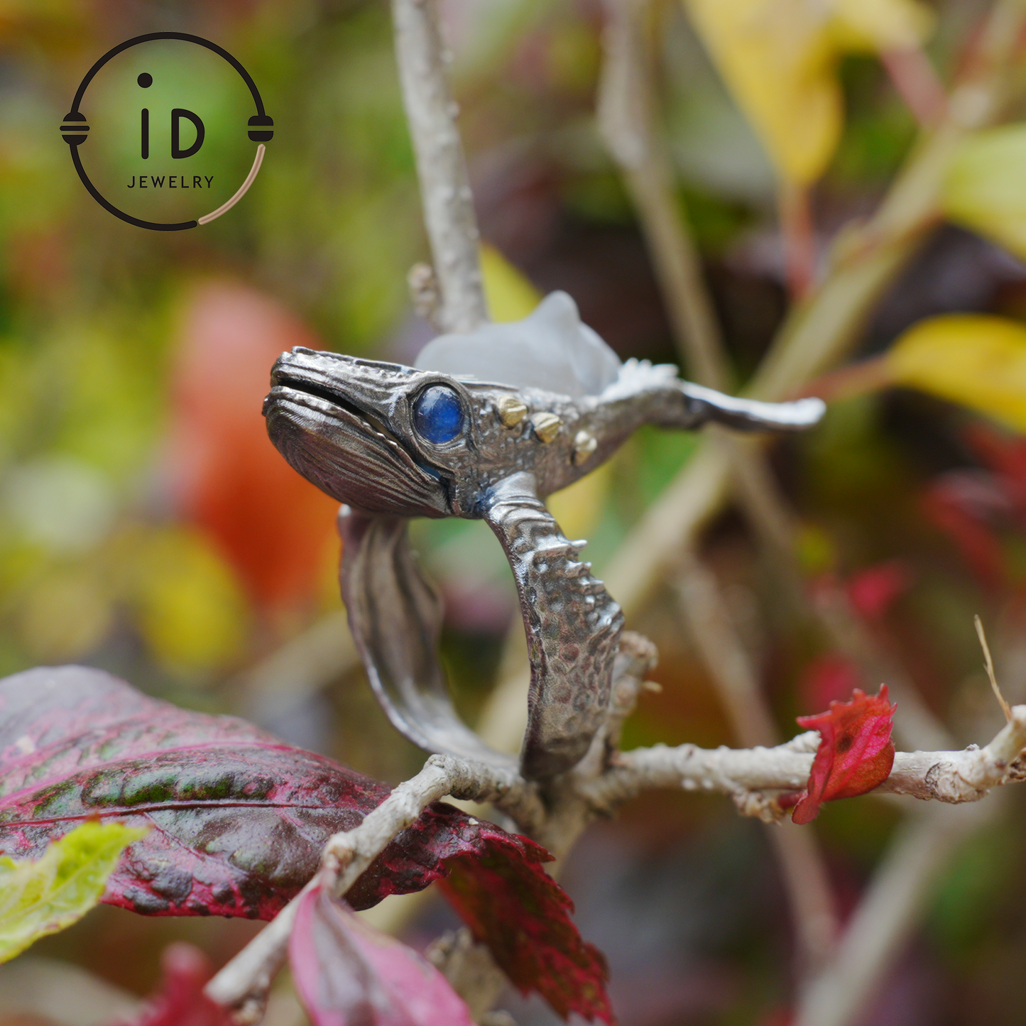 Silver Fish Ring in 925 Silver with White Quartz and Labradorite, Adjustable Statement Ring in Naturecore Style, Handmade Gift for Her