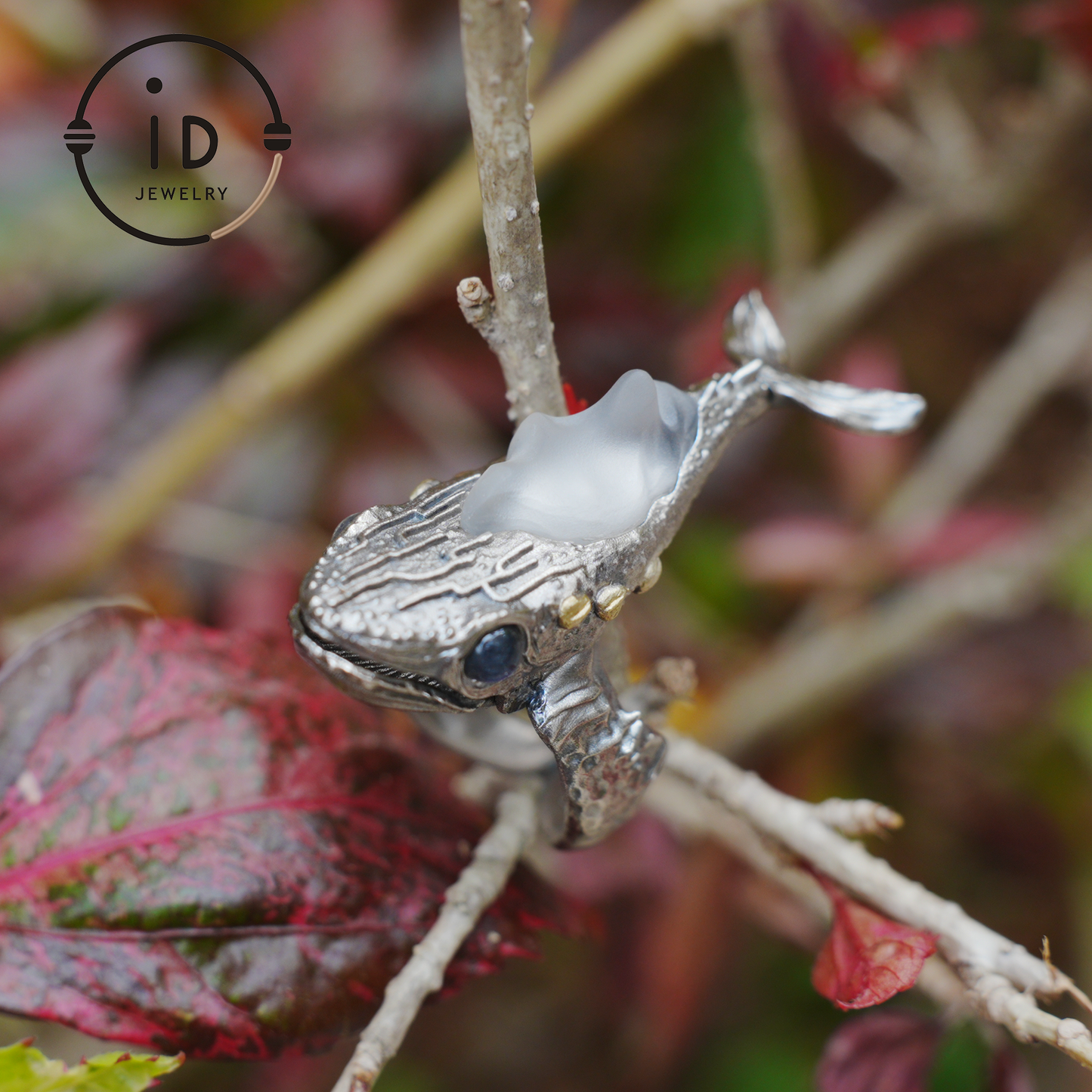 Silver Fish Ring in 925 Silver with White Quartz and Labradorite, Adjustable Statement Ring in Naturecore Style, Handmade Gift for Her