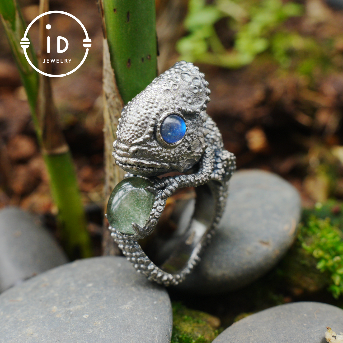 Silver Lizard Ring in 925 Silver with Labradorite, Solid Statement Ring in Totem and Naturecore Style, Handmade Gift for Her