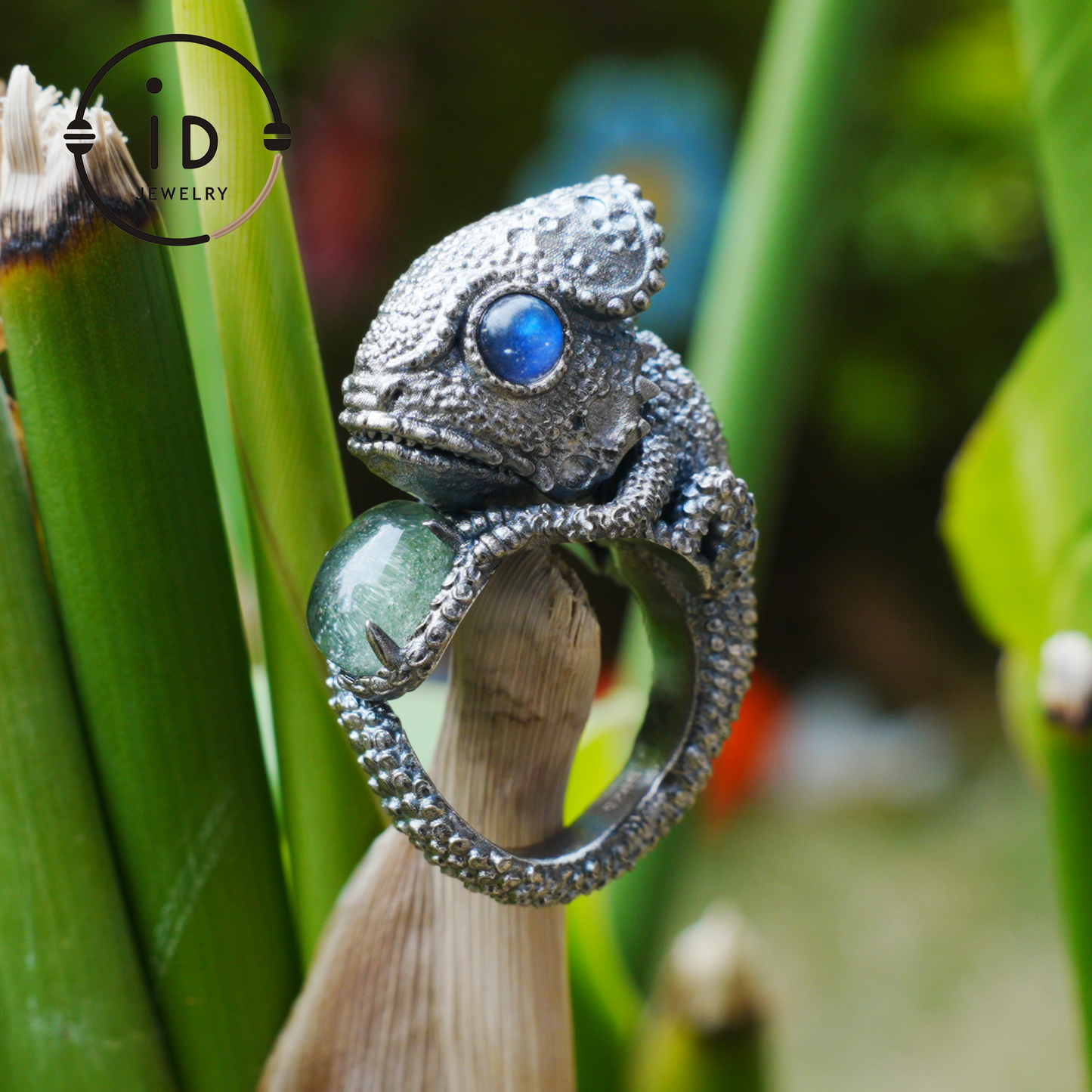 Silver Lizard Ring in 925 Silver with Labradorite, Solid Statement Ring in Totem and Naturecore Style, Handmade Gift for Her