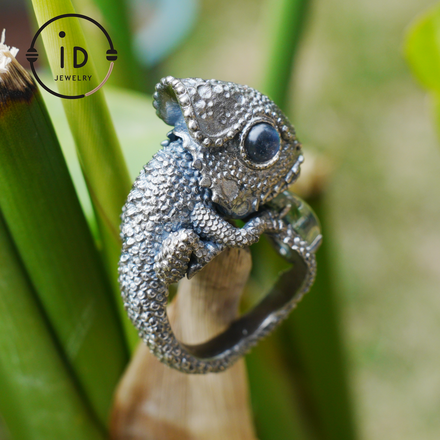 Silver Lizard Ring in 925 Silver with Labradorite, Solid Statement Ring in Totem and Naturecore Style, Handmade Gift for Her