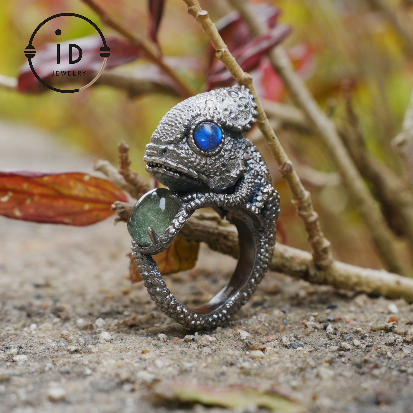 Silver Lizard Ring in 925 Silver with Labradorite, Solid Statement Ring in Totem and Naturecore Style, Handmade Gift for Her