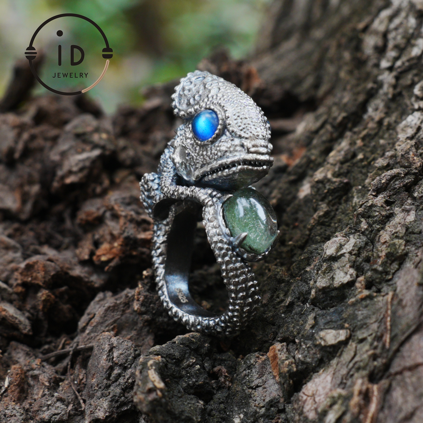 Silver Lizard Ring in 925 Silver with Labradorite, Solid Statement Ring in Totem and Naturecore Style, Handmade Gift for Her