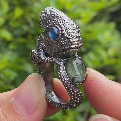 Silver Lizard Ring in 925 Silver with Labradorite, Solid Statement Ring in Totem and Naturecore Style, Handmade Gift for Her